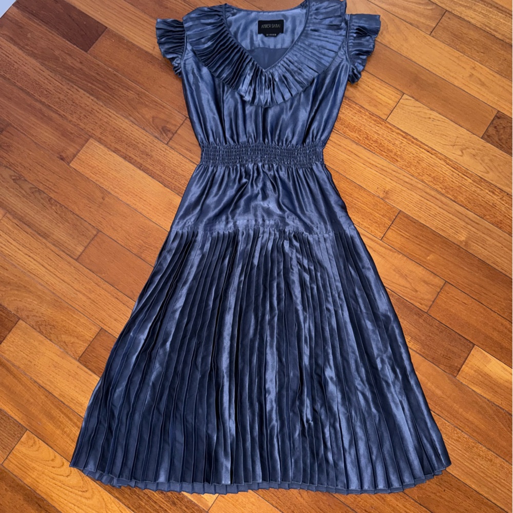 Amber Sakai Blue Satin Dress size 4 U.S. pleated - Picture 5 of 13
